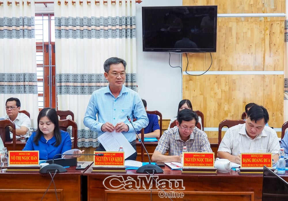 Đồng chí Nguyễn Văn Khởi, Phó Chủ tịch UBMTTQVN tỉnh giải đáp một số thắc mắc liên quan đến nhà ở cho người có công.