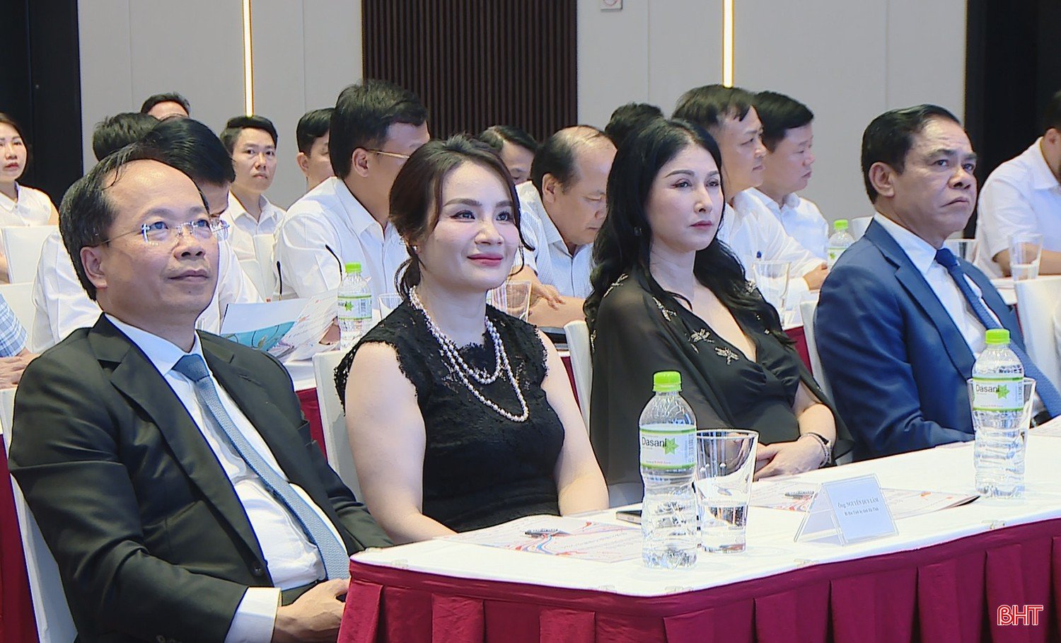 Đại biểu tham dự sự kiện.