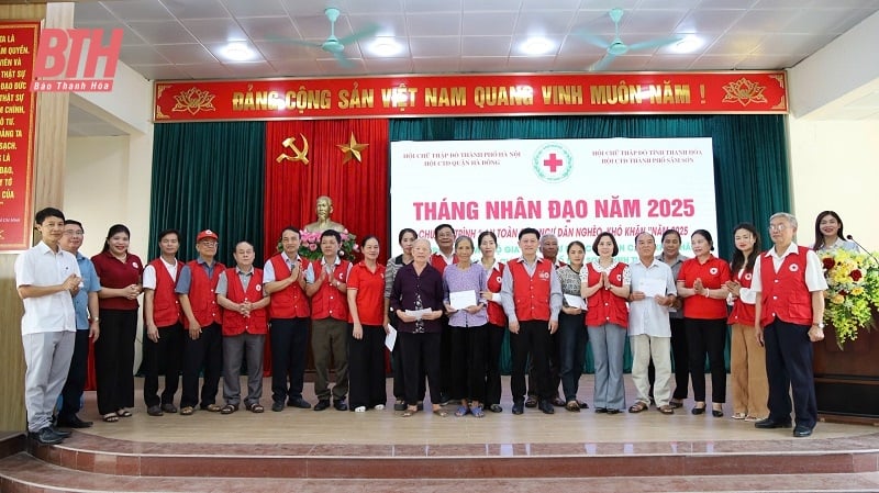 Trao quà cho ngư dân nghèo tại TP Sầm Sơn