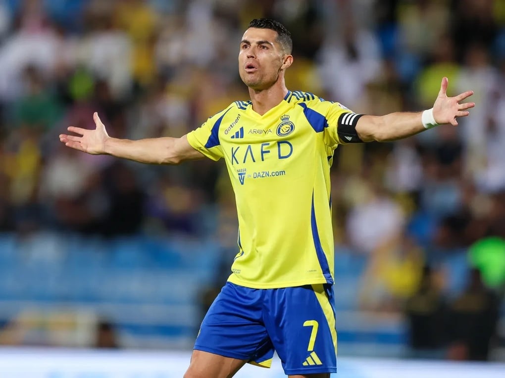 Ronaldo trải qua mùa giải trắng tay danh hiệu, CĐV nói điều cay đắng - 1