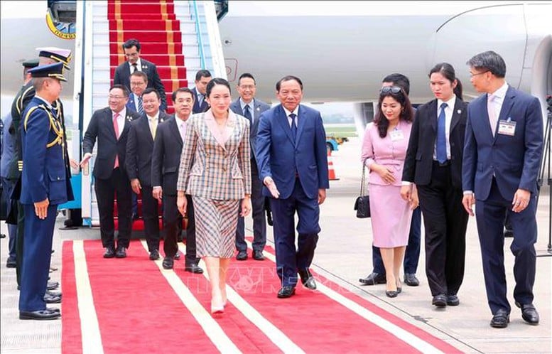 Thủ tướng Vương quốc Thái Lan bắt đầu thăm chính thức Việt Nam- Ảnh 2.