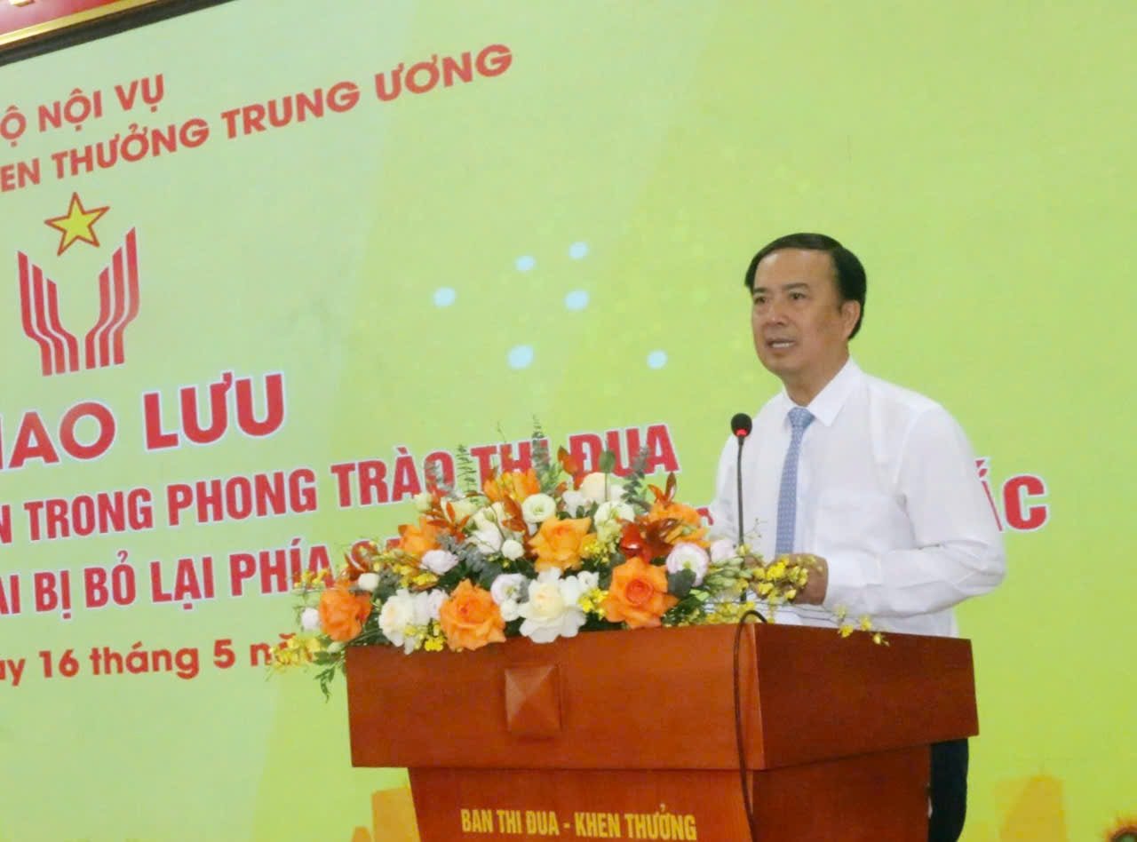 Phó Trưởng ban Ban Thi đua - Khen thưởng Trung ương Nguyễn Anh Tuấn phát biểu tại chương trình giao lưu. Ảnh: Tuấn Việt