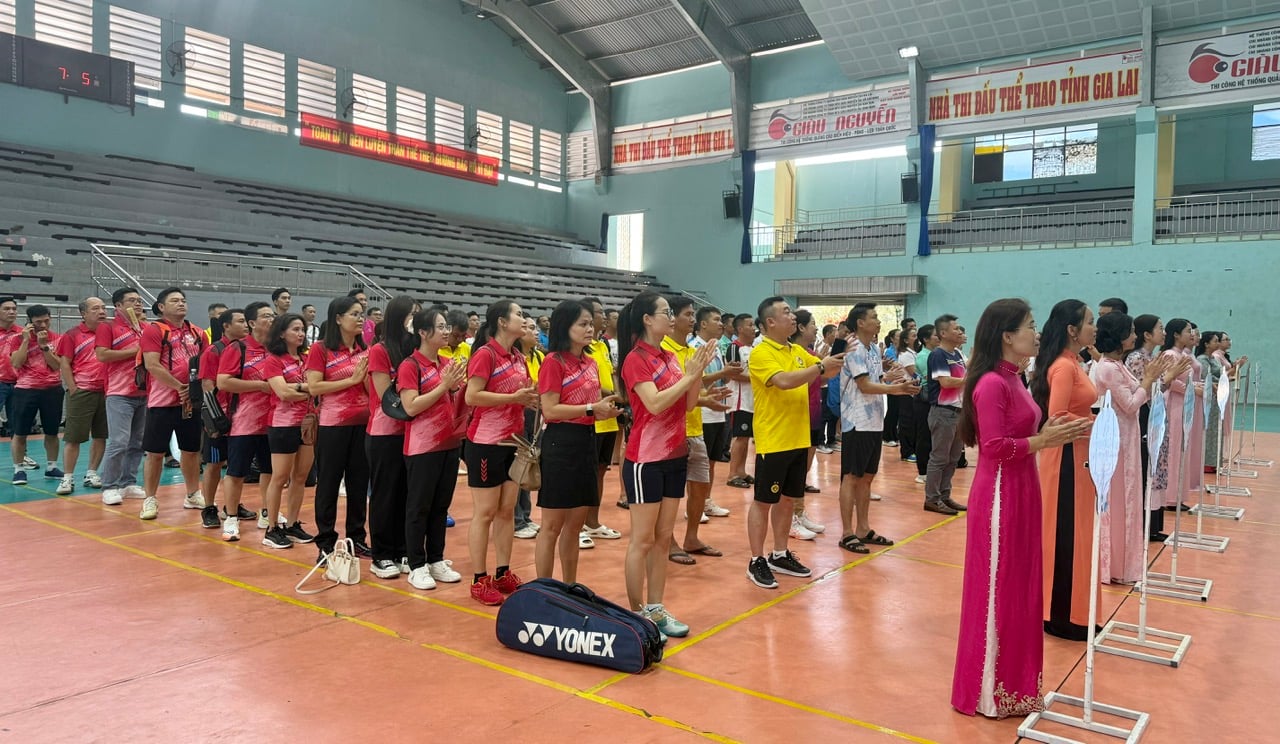 Hội thao năm nay được mở rộng với sự góp mặt của trên 200 VĐV tham gia. Ảnh: HÀ MY