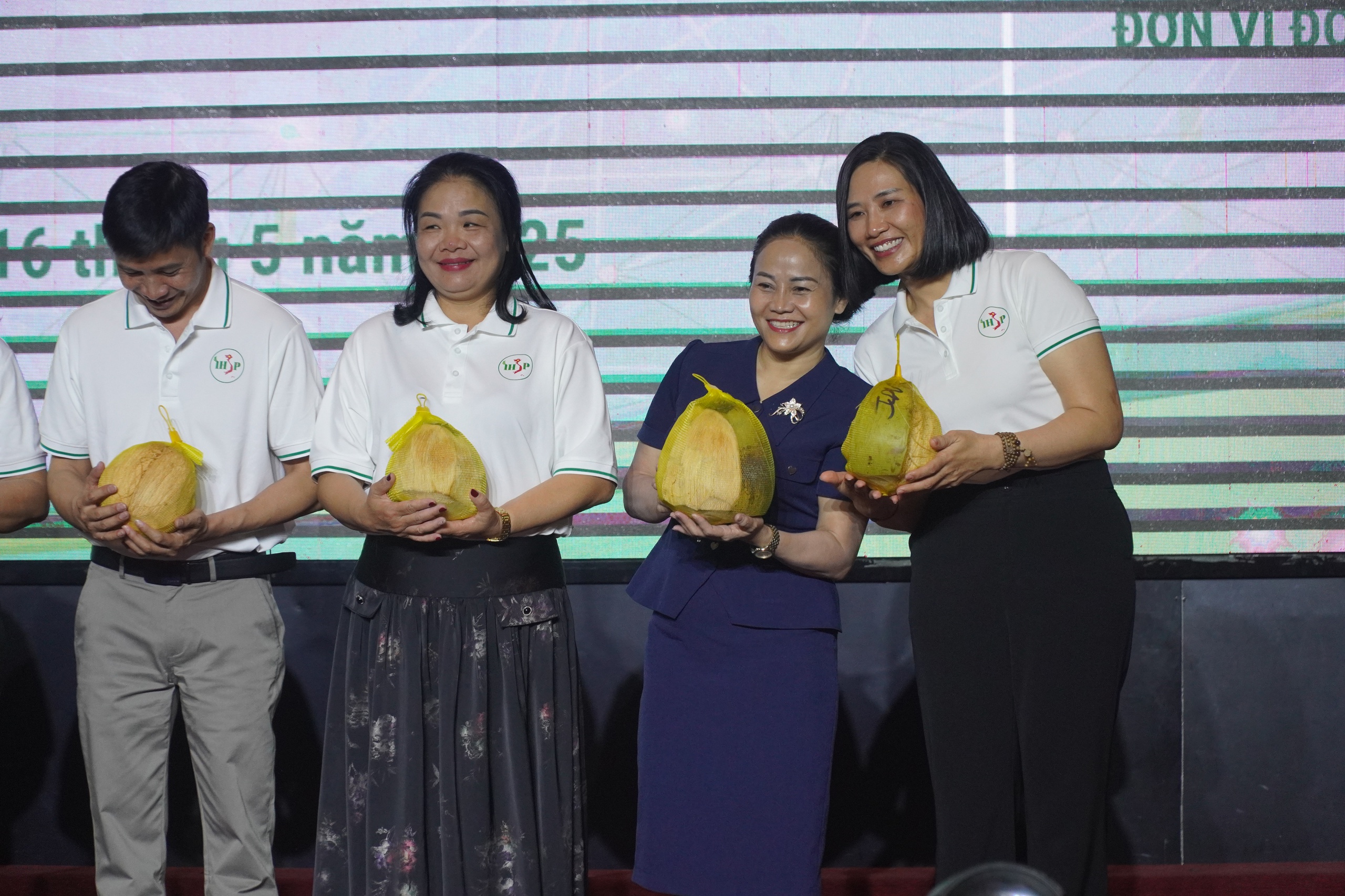 Món quà đáng yêu trong ngày ra mắt CLB các Trường Thực hành Sư phạm - Ảnh 1.