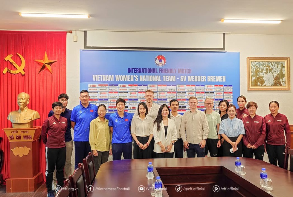 HLV Mai Đức Chung ca ngợi Werder Bremen, tiền vệ Đức khuyên cầu thủ nữ Việt Nam sang Mỹ- Ảnh 2.