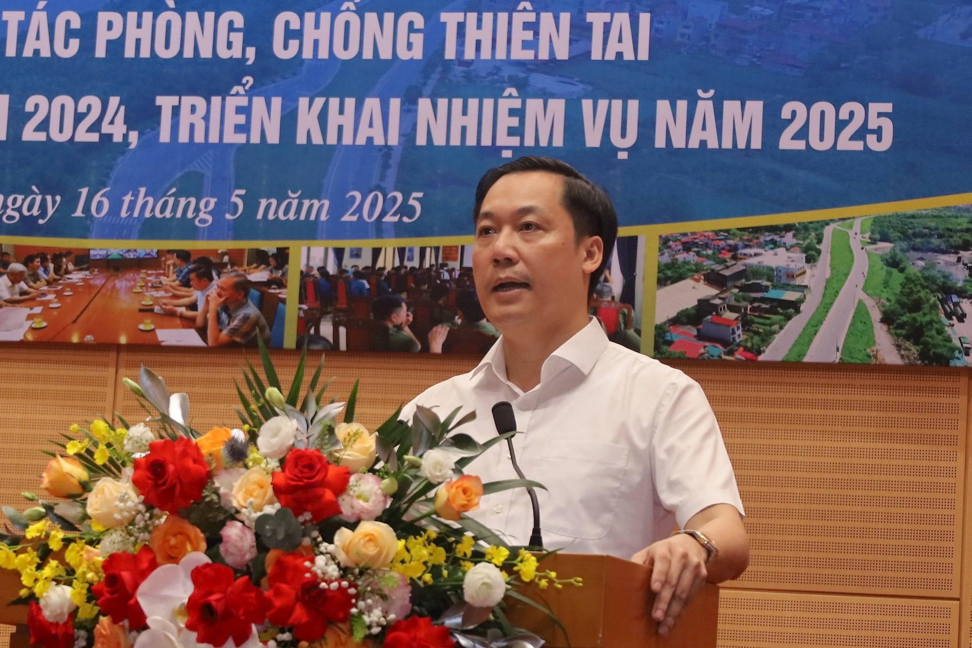 Chủ tịch UBND huyện Chương Mỹ Nguyễn Anh Đức chia sẻ kinh nghiệm của địa phương trong công tác phòng, chống thiên tai và tìm kiếm cứu nạn. Ảnh: Kim Nhuệ