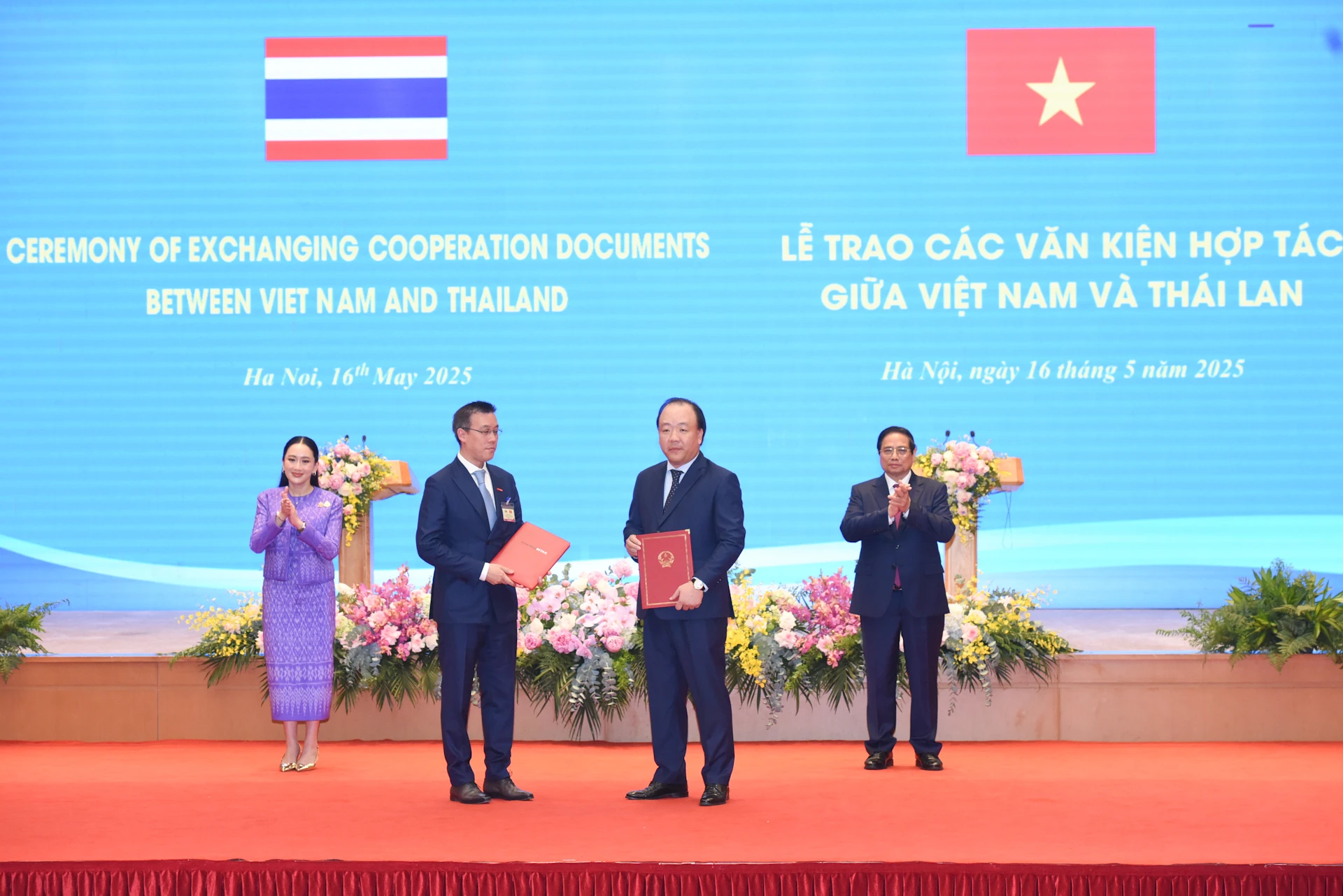 [Ảnh] Hai Thủ tướng Việt Nam và Thái Lan chứng kiến Lễ ký kết hợp tác và trao đổi văn kiện ảnh 3