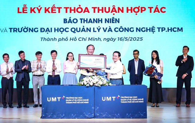  Báo Thanh Niên và Trường ĐH Quản lý và công nghệ TP.HCM ký kết hợp tác - Ảnh 2.