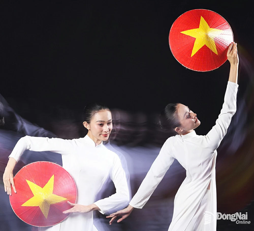 Tác phẩm ảnh Vươn mình kỷ nguyên mới.