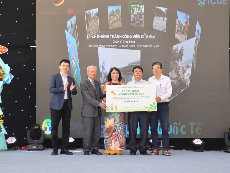 Khánh thành và bàn giao 'Hành lang xanh' phòng, chống xói lở bờ biển Hội An- Ảnh 1.