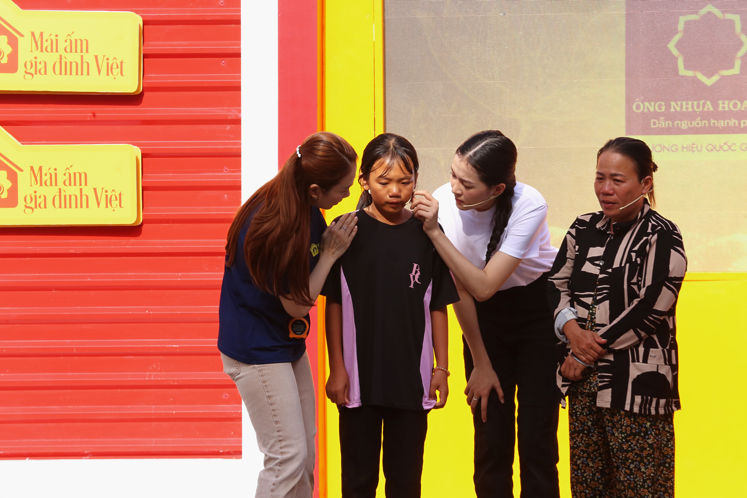 Hoa hậu Kiều Duy vừa thương vừa khâm phục sự trưởng thành trước tuổi của em Kiều My