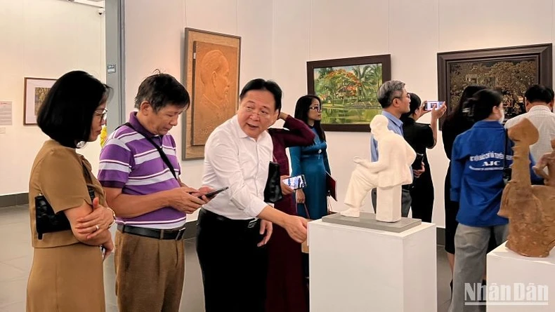 テーマ展「視覚芸術におけるホーチミン」のオープニング（写真3）