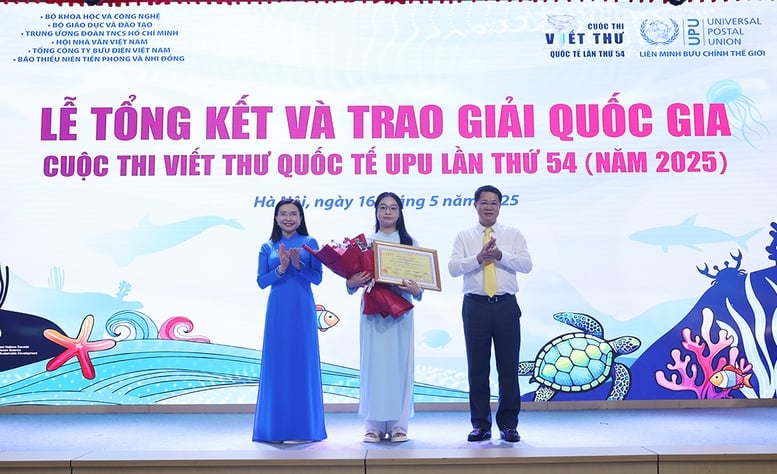 និស្សិតស្រីនៅទីក្រុង Da Nang ទទួលបានជ័យលាភីលេខ១ ក្នុងការប្រកួតសរសេរអក្សរអន្តរជាតិ UPU លើកទី៥៤ - រូបថត ១.