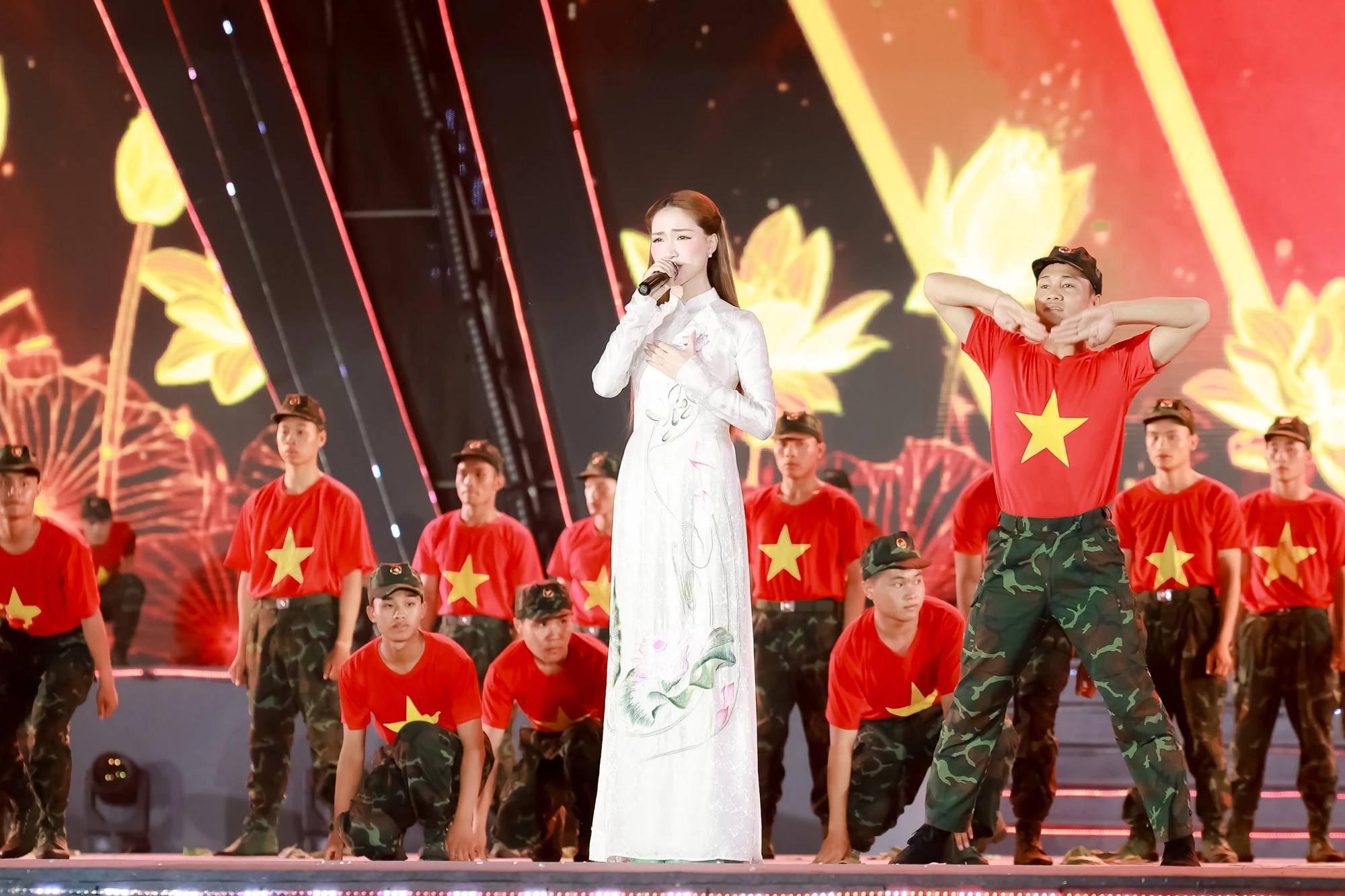 Khi ca sĩ nhạc trẻ hát nhạc cách mạng ảnh 2