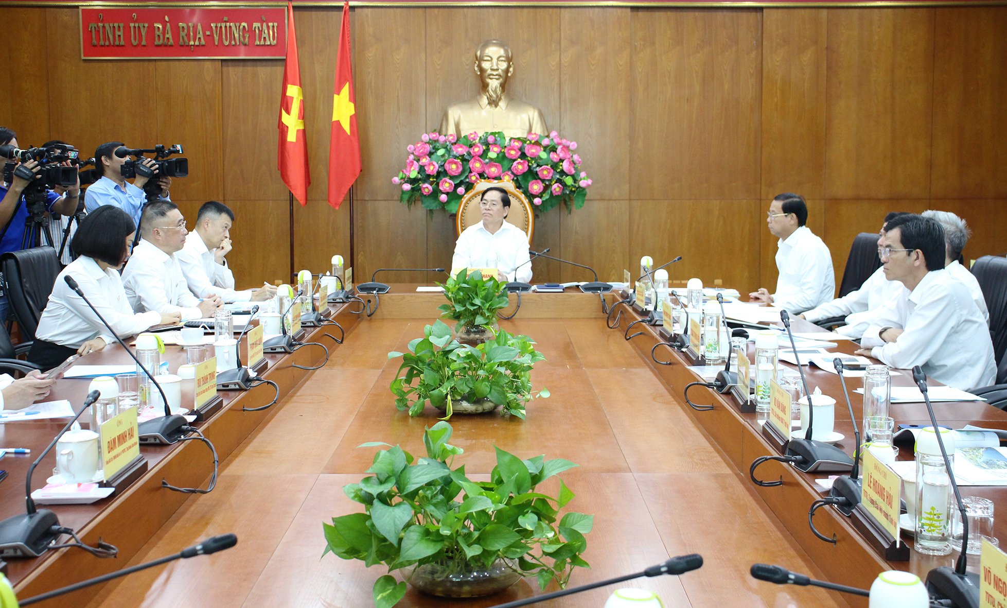 Quang cảnh buổi làm việc.