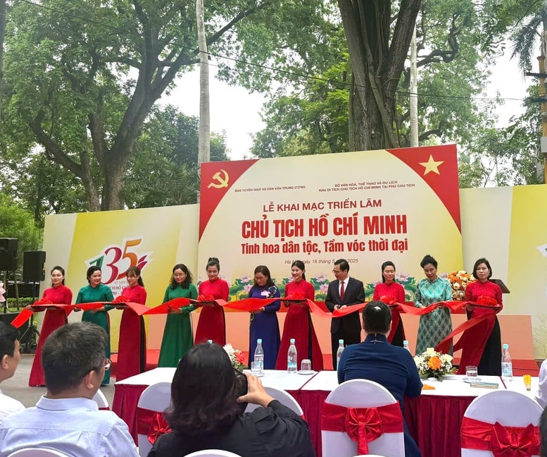 Khai mạc Triển lãm ‘Chủ tịch Hồ Chí Minh - Tinh hoa dân tộc, Tầm vóc thời đại’- Ảnh 1.