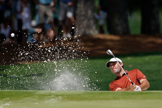 Từ cậu bé chơi golf bằng đá và cán chổi, Jhonattan Vegas giờ đang dẫn đầu PGA Championship ảnh 2