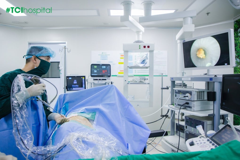 Cứu hai quả thận khỏi bờ vực suy thận từ biến chứng giãn nặng - 3