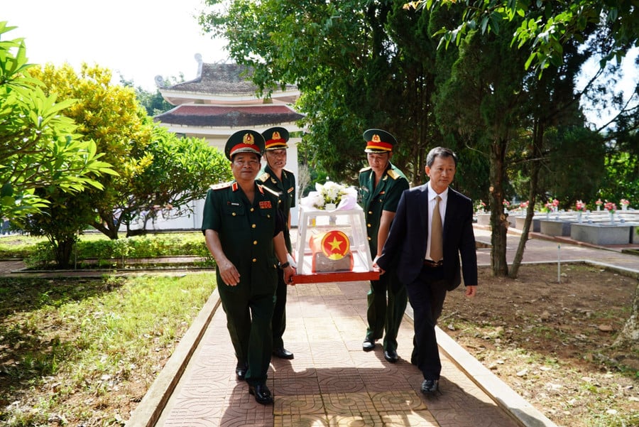 tri-an-nhung-nguoi-nga-xuongdd.jpg