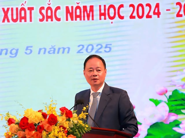 Lâm Đồng tuyên dương học sinh xuất sắc và điển hình tiên tiến ngành Giáo dục - Ảnh 4.