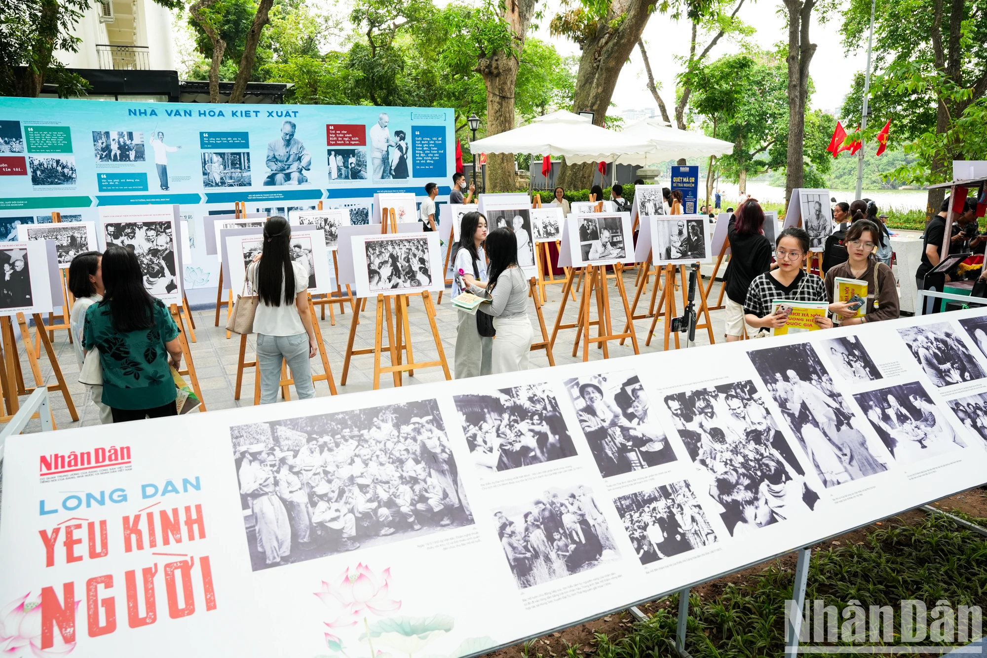 [Ảnh] Đông đảo người dân và du khách đến với Triển lãm ảnh "Rạng rỡ tên Người'' ảnh 6