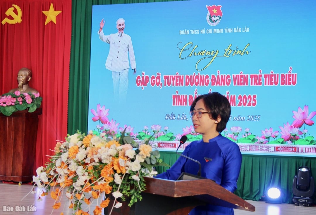 Secretary of the Provincial Youth Union Giang Nie spoke at the program.