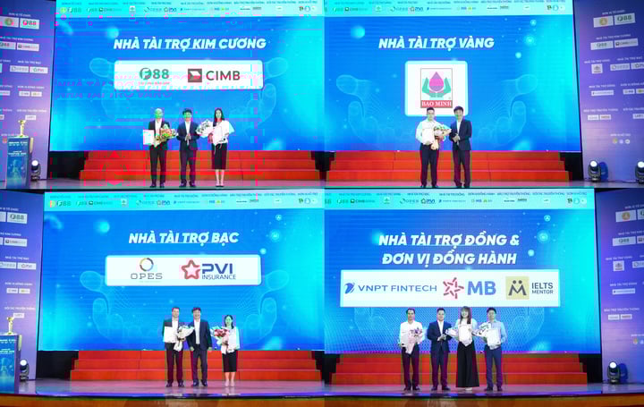Ban tổ chức vinh danh các Nhà tài trợ Chương trình.