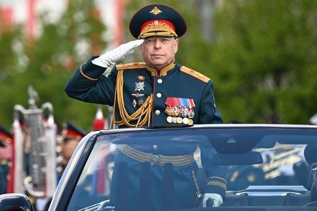 Tướng Oleg Salyukov chỉ đạo cuộc duyệt binh tại quảng trường Đỏ ở Moscow (Nga) hôm 9.5