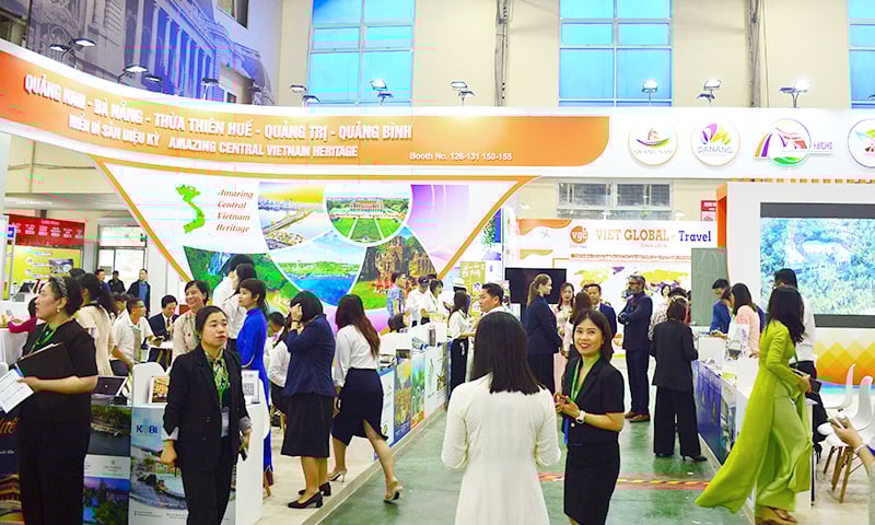 Quảng Bình-Quảng Trị thuộc khối liên kết “Miền di sản diệu kỳ” tham gia gian hàng quảng bá du lịch địa phương tại các hội chợ du lịch.