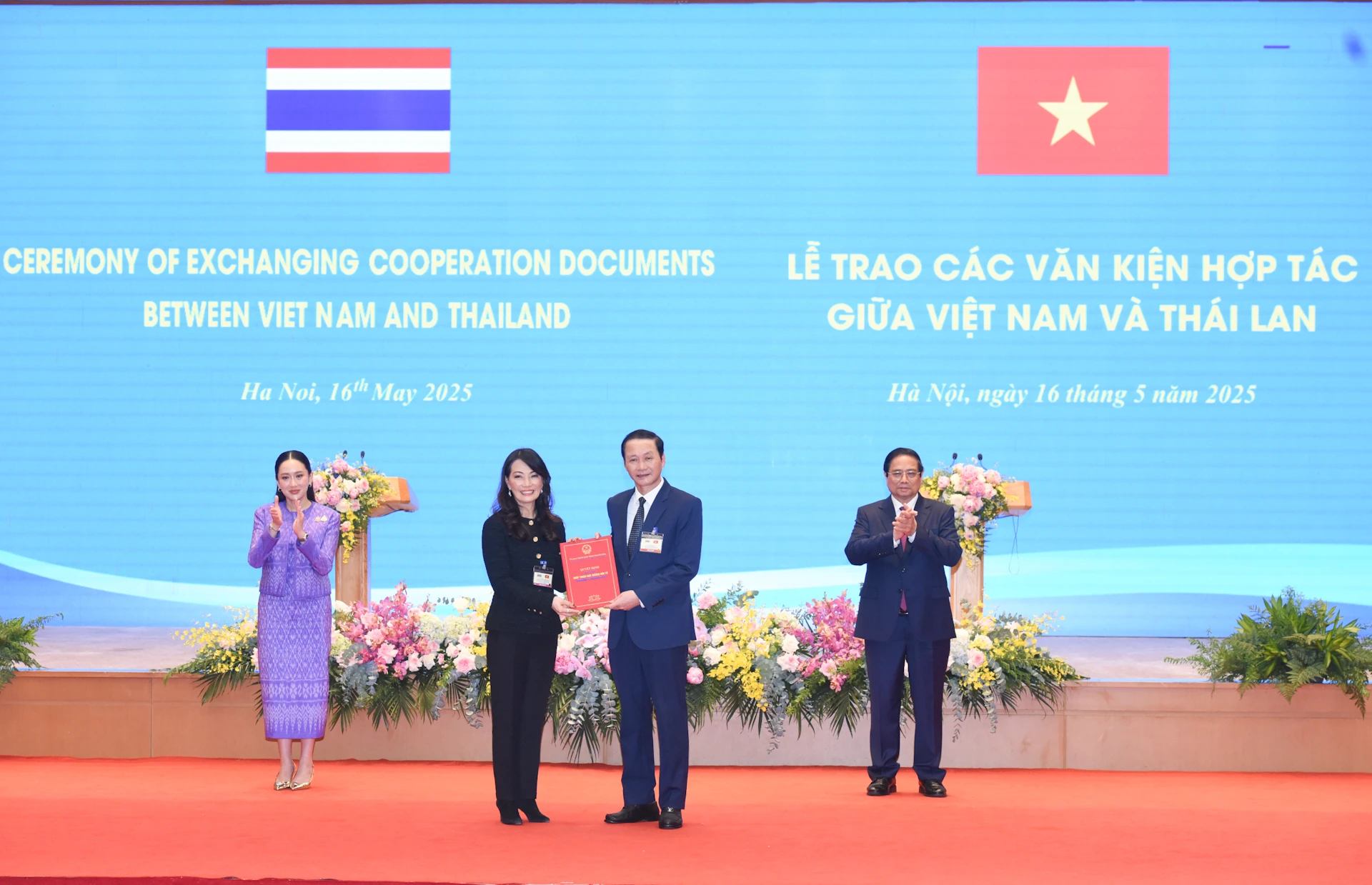 [Ảnh] Hai Thủ tướng Việt Nam và Thái Lan chứng kiến Lễ ký kết hợp tác và trao đổi văn kiện ảnh 4