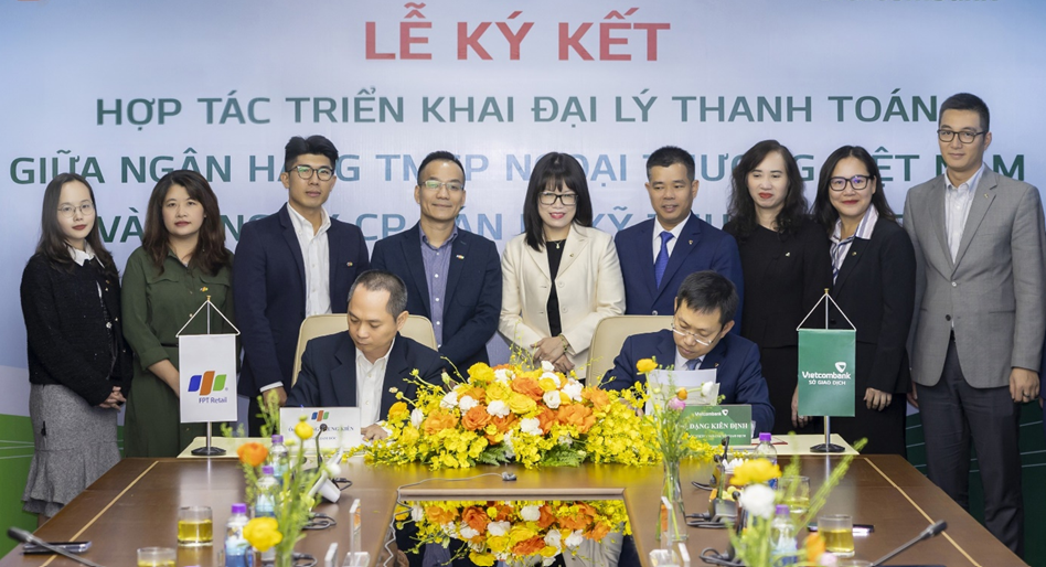 FPT Shop và Vietcombank “bắt tay” mở rộng tiện ích tài chính tại điểm bán lẻ