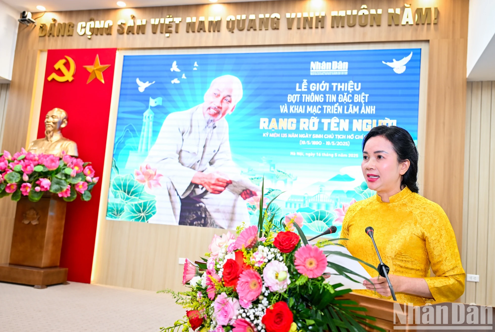 [Ảnh] Chiêm ngưỡng triển lãm ảnh “Rạng rỡ tên Người” và ra mắt số báo Nhân Dân Cuối tuần đặc biệt ảnh 2