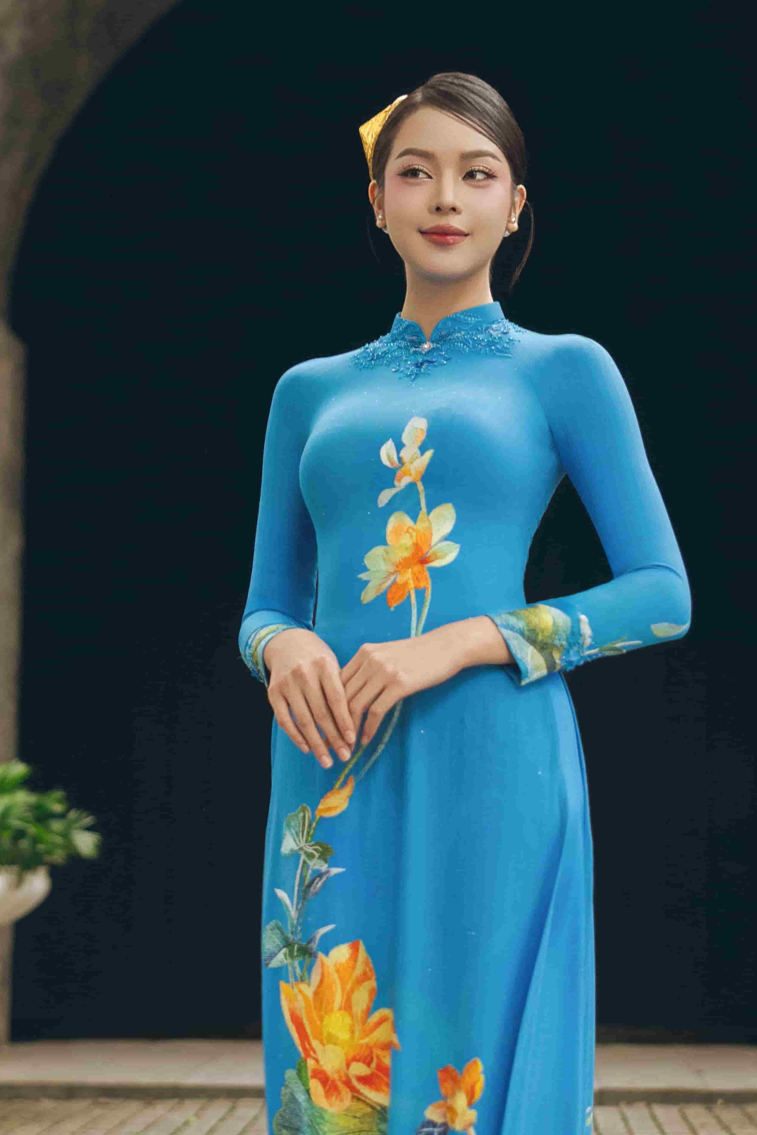 Hoa hậu Thanh Thủy khoe dáng tại loạt địa danh biểu tượng ở Hà Nội - 4