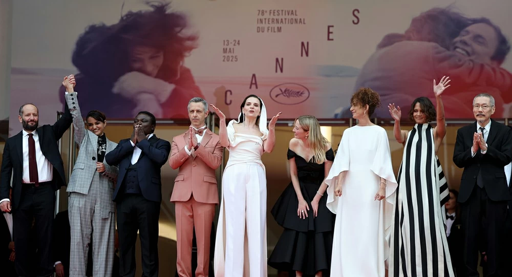Ban giám khảo Cành Cọ Vàng ra mắt tại Cannes ngày 13-5.