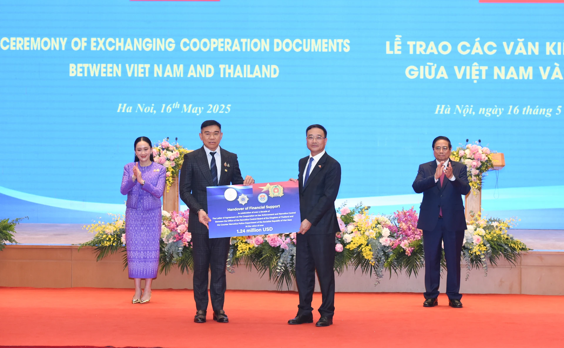 [Ảnh] Hai Thủ tướng Việt Nam và Thái Lan chứng kiến Lễ ký kết hợp tác và trao đổi văn kiện ảnh 2