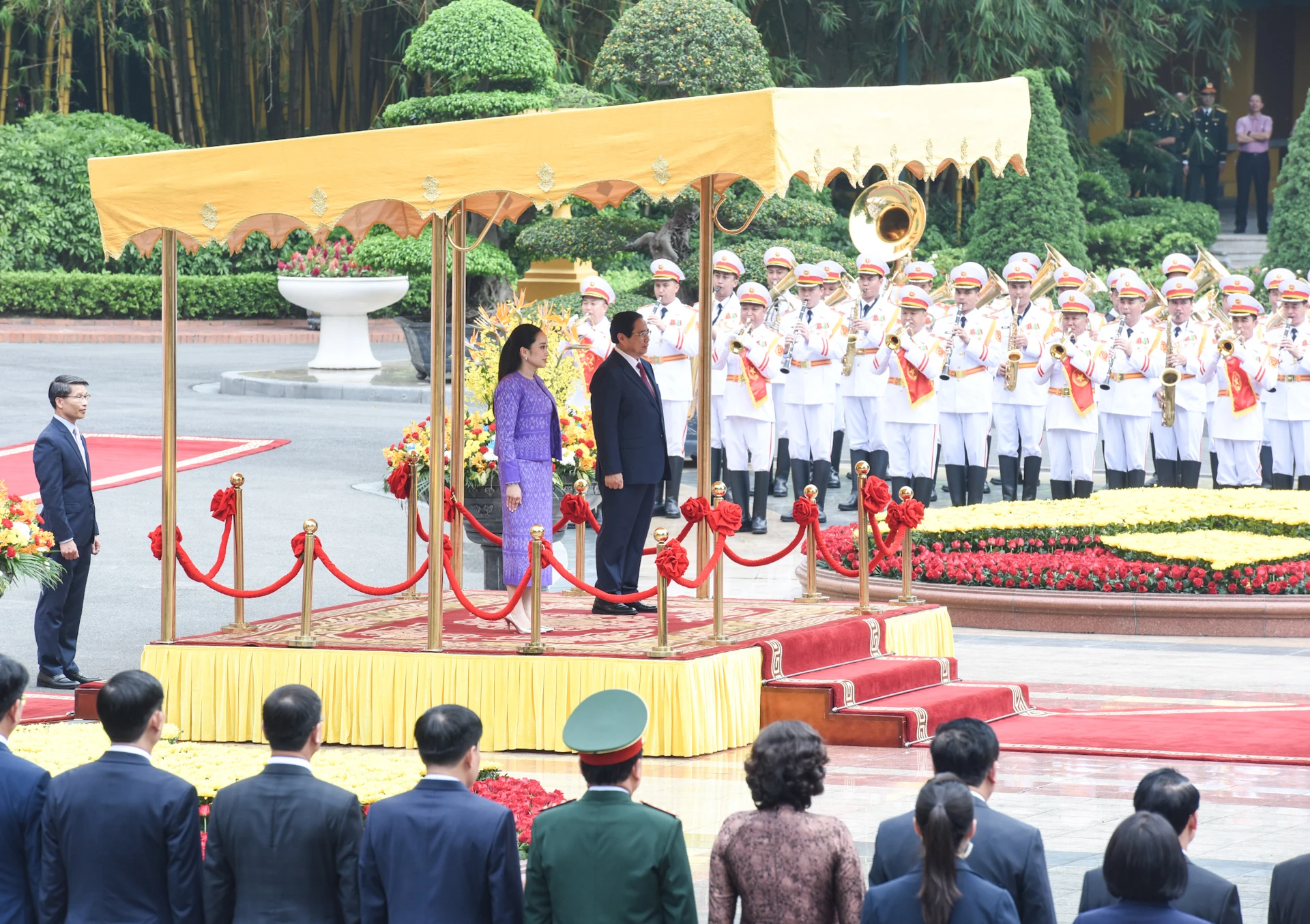 [Ảnh] Lễ đón Thủ tướng Vương quốc Thái Lan Paetongtarn Shinawatra thăm chính thức Việt Nam ảnh 3
