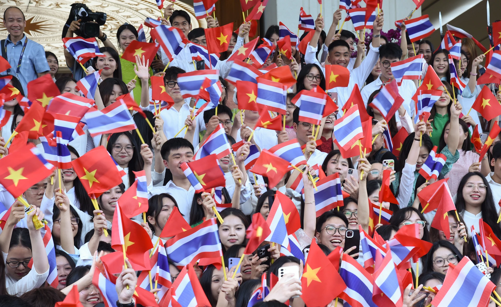 [Ảnh] Hai Thủ tướng Việt Nam và Thái Lan chứng kiến Lễ ký kết hợp tác và trao đổi văn kiện ảnh 9