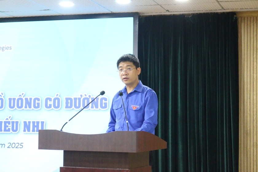 Anh Cù Đức Quân - Phó Chánh Văn phòng Trung ương Đoàn TNCS Hồ Chí Minh phát biểu khai mạc tọa đàm.