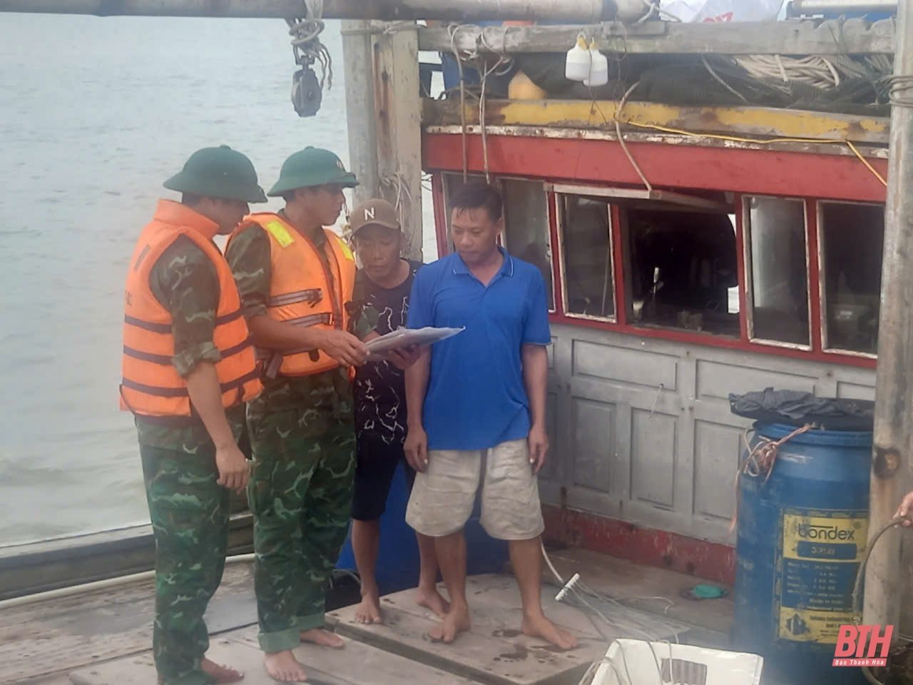 Cảng cá Hòa Lộc đảm bảo cho tàu thuyền bốc dỡ hàng hoá và tránh trú bão an toàn 