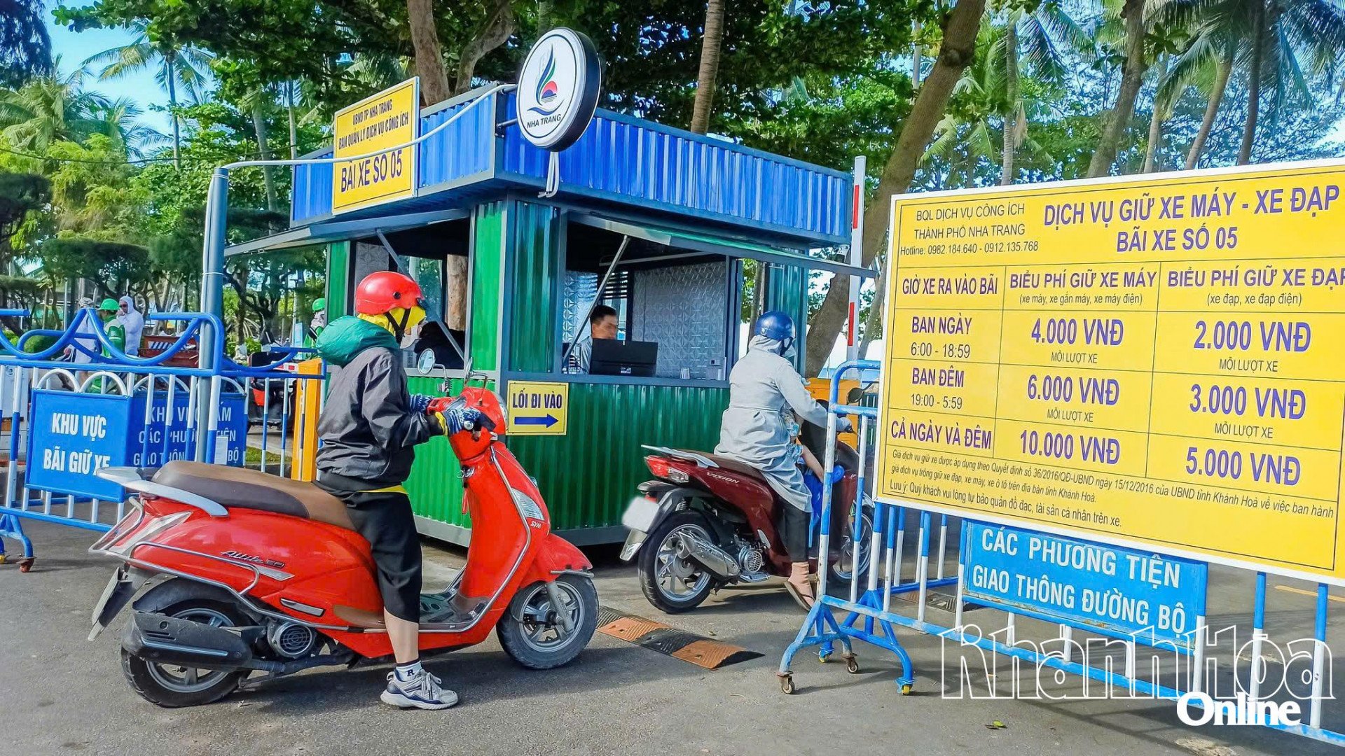 Khung giừo thu phí ngày và đêm tại các bãi gửi xe máy và xe đạp dọc công viên bờ biển được thay đổi để phù hợp với nhu cầu của người dân