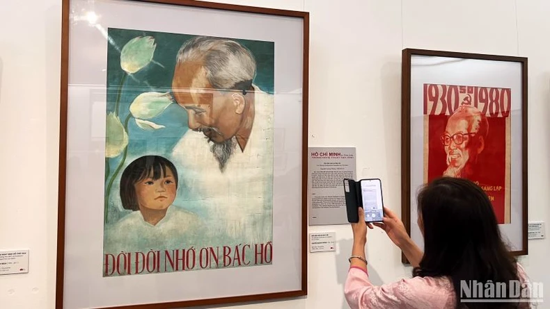 テーマ展「視覚芸術におけるホーチミン」のオープニング（写真2）