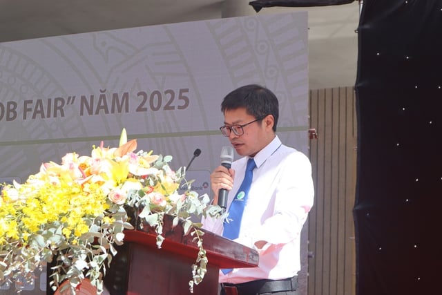 Hàng ngàn sinh viên đến với ngày hội việc làm – DLU Job Fair 2025 - Ảnh 2.
