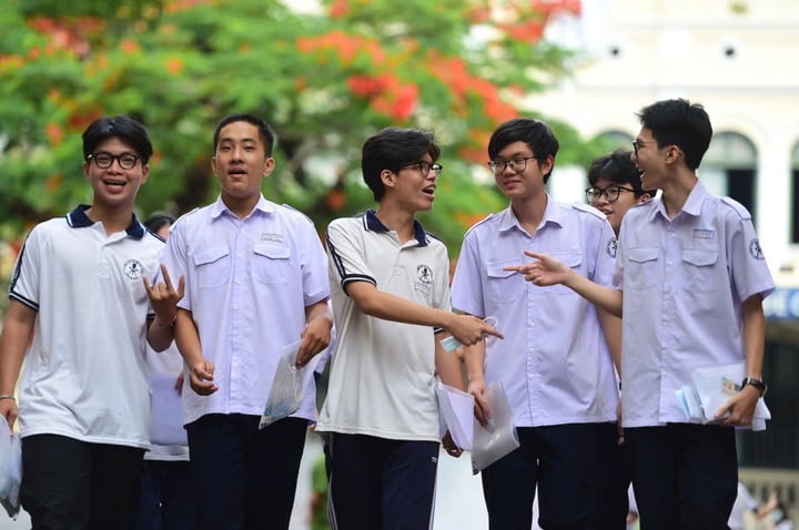 การเลือกอาชีพที่เหมาะสมสำหรับนักเรียนชายเก็บตัวที่เรียนเก่งชั้น A (ภาพประกอบ)