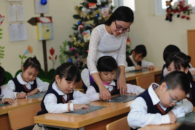 Quy định mới về chế độ trả lương dạy thêm của giáo viên- Ảnh 1.