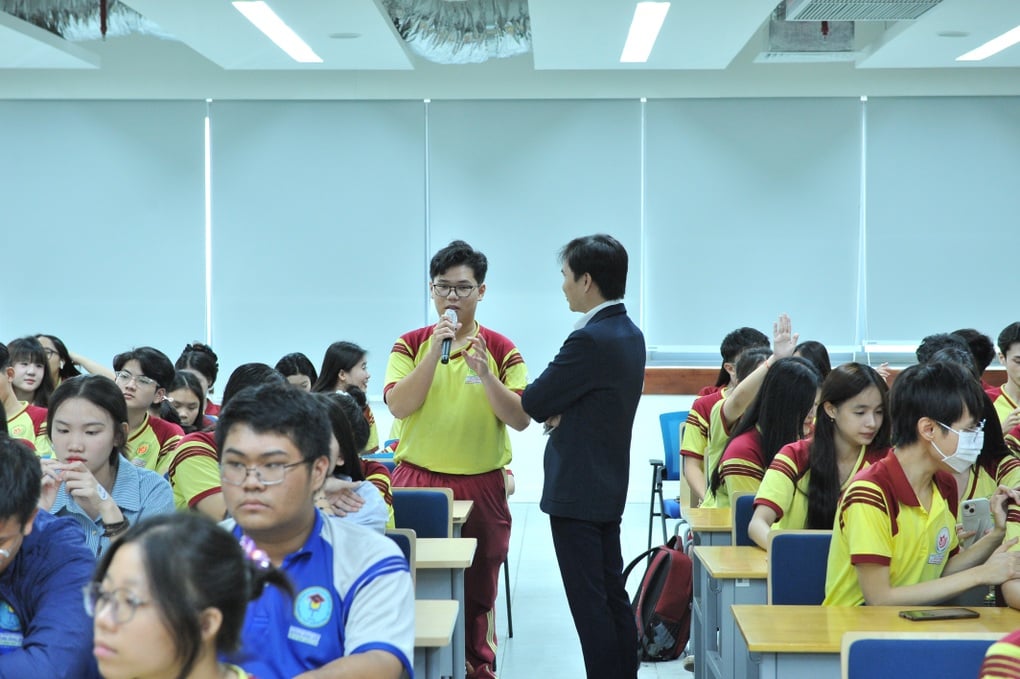 Học sinh được hướng nghiệp và tư vấn tuyển sinh tại UMT Campus Tour 2025 - 4