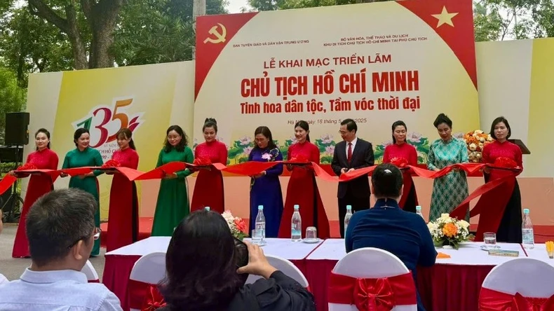Khai mạc Triển lãm quốc gia “Chủ tịch Hồ Chí Minh-Tinh hoa dân tộc, tầm vóc thời đại” ảnh 1