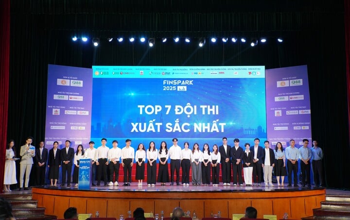 7 đội thi xuất sắc nhất bước vào vòng thi quyết định Finspark 2025.