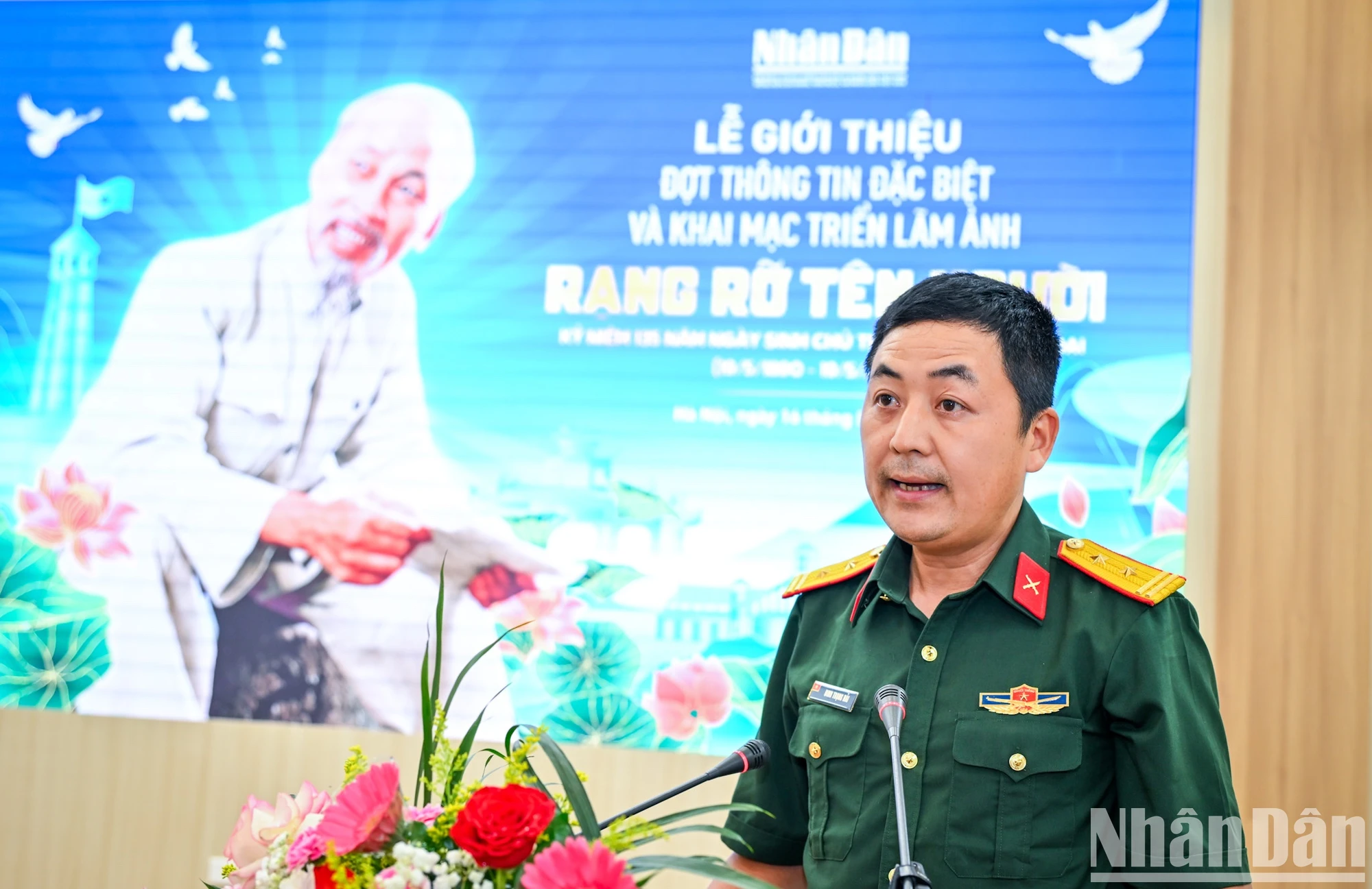 [Ảnh] Chiêm ngưỡng triển lãm ảnh “Rạng rỡ tên Người” và ra mắt số báo Nhân Dân Cuối tuần đặc biệt ảnh 3