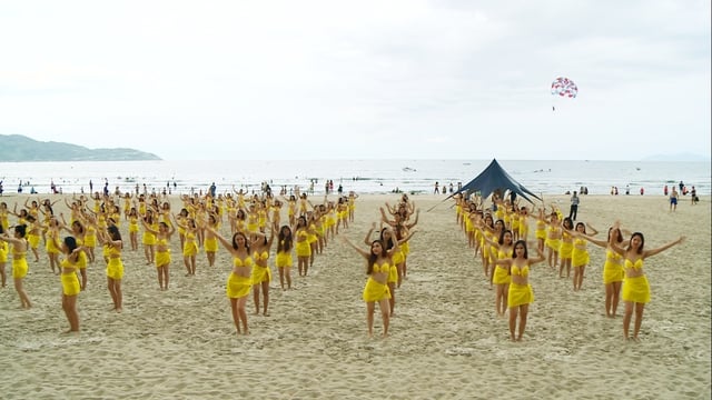 Flashmob bikini, zumba và đồng diễn yoga ở lễ hội Tận hưởng Đà Nẵng- Ảnh 3.