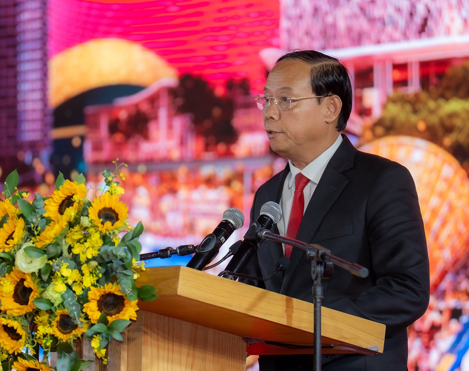 Ông Nguyễn Văn Thọ, Chủ tịch UBND tỉnh phát biểu tại lễ khởi công.